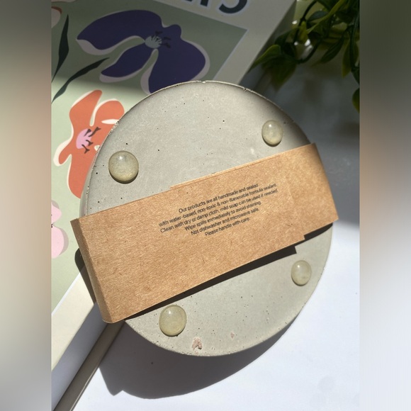 LIGHT GRAY Handmade Minimalist Round Coaster Concrete Tray | Candle Key Holder😍 - Picture 4 of 5